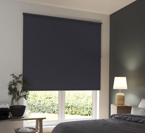 ussi élégant et stylé que pratique ,le store enrouleur est un intemporel qui saura s'harmoniser avec tous les styles de déco des plus modernes au plus classiques.Efficace, simple et économique, il permet de sublimer vos fenetres